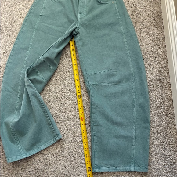 NWOT- We The Free Good Luck Mid-Rise Barrel Jeans ( RARE COLOR ) - Picture 2 of 6